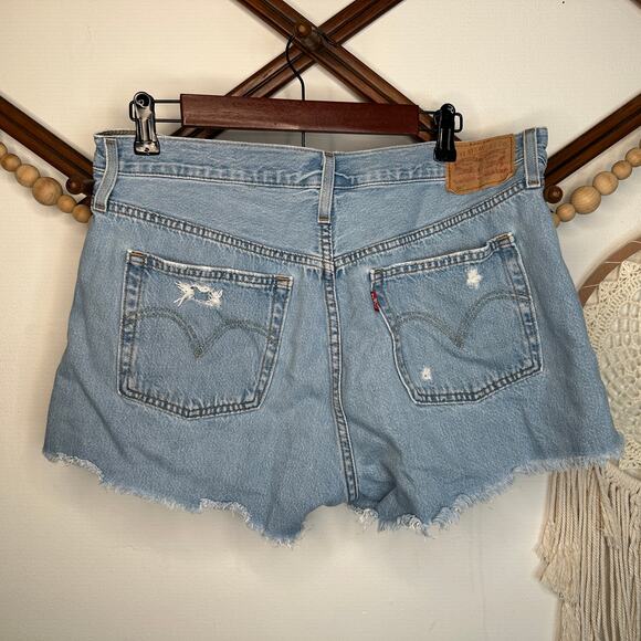 Levi's 501 Distressed Buttonfly Cut Off Jean Shorts - Picture 2 of 4